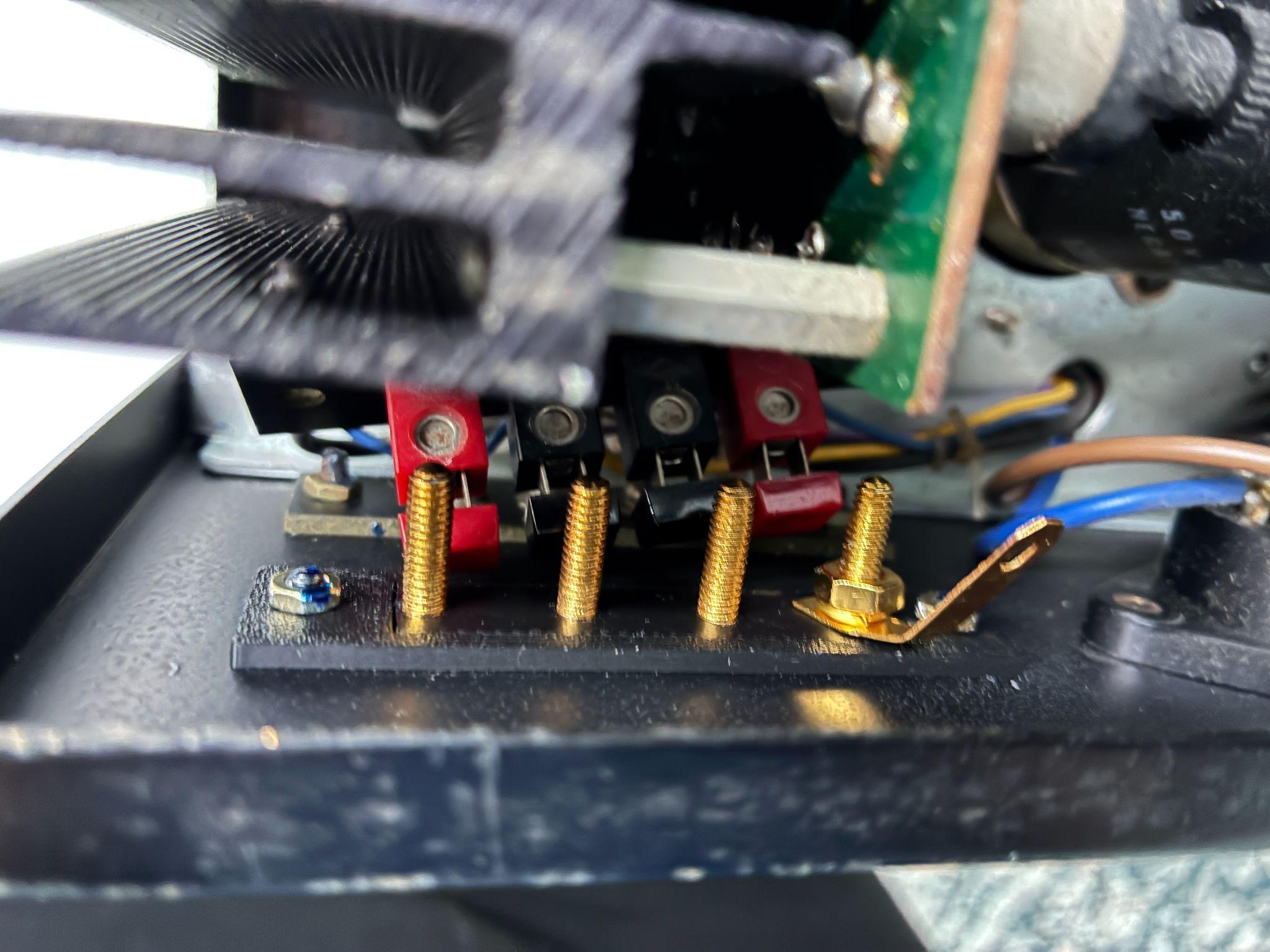 Speaker wire lugs placed on terminal posts